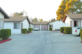 Arena Circle Apartments in Vista, CA - Building Photo - Building Photo