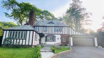 2 Wynmor Rd in Scarsdale, NY - Building Photo