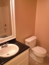 5866 Summerglen Ln in Atlanta, GA - Foto de edificio - Building Photo