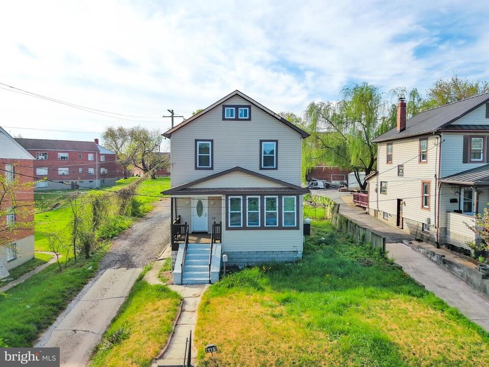 4401 Wilkens Ave in Baltimore, MD - Building Photo