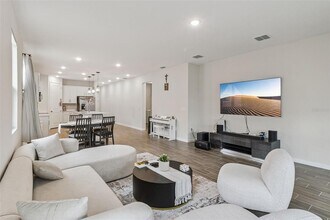 654 Heritage Sq Dr in Haines City, FL - Building Photo - Building Photo