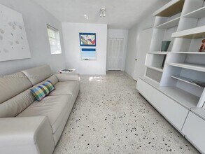 1825 SW 19th St in Miami, FL - Building Photo - Building Photo