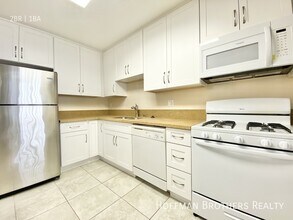 1220 N Harper Ave in West Hollywood, CA - Foto de edificio - Building Photo