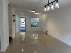 2253 NW 170th Ave in Pembroke Pines, FL - Building Photo - Building Photo