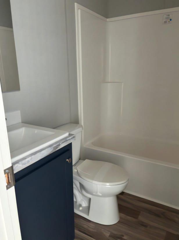 Room in Apartment on Lee Hy Dr in Kernersville, NC - Foto de edificio - Building Photo