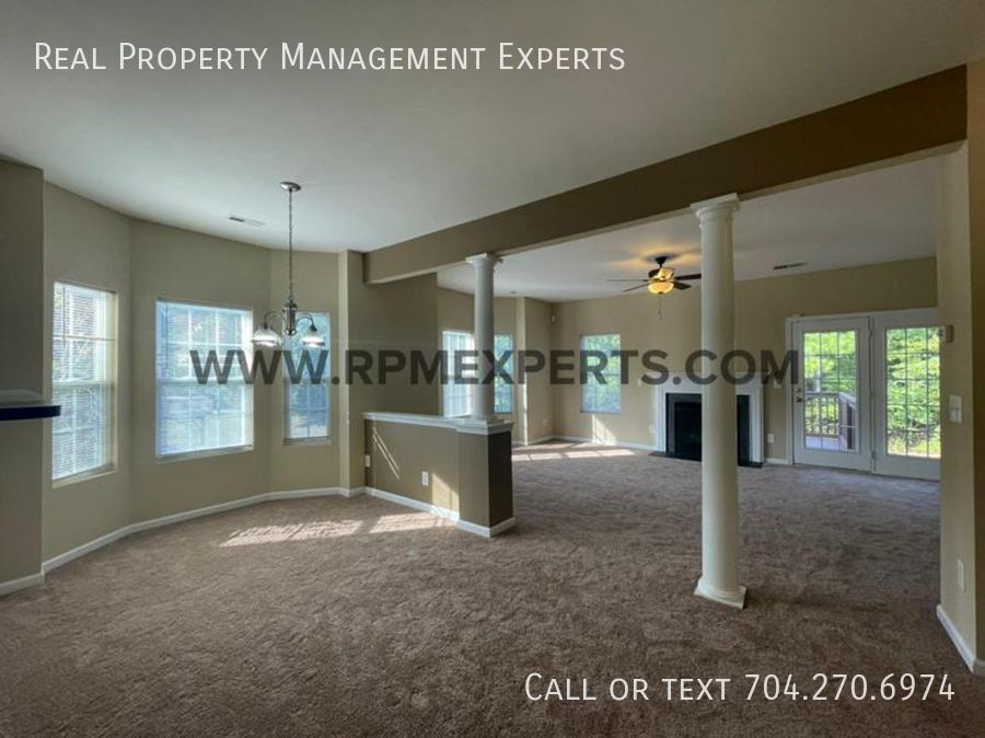 10076 Treeside Ln Photo