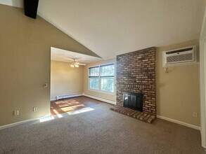 942 Westbrooke Way in Hopkins, MN - Building Photo - Building Photo