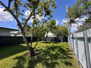 6203 SW 22nd St in Miami, FL - Building Photo - Building Photo