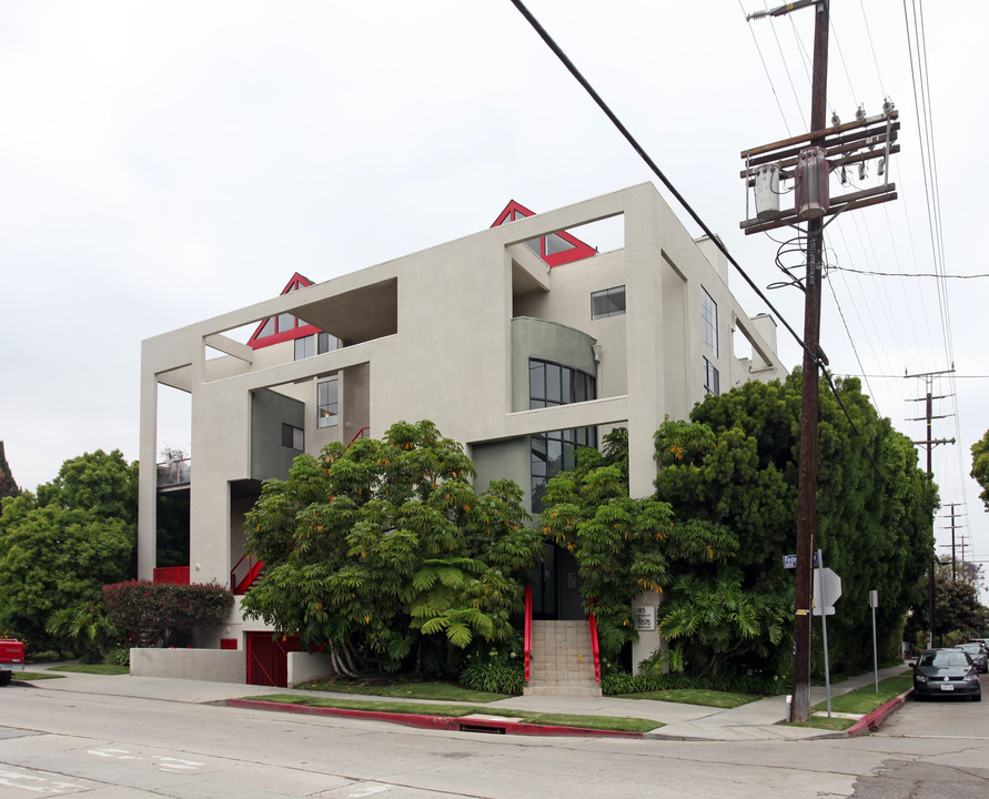 11575 Missouri Ave in Los Angeles, CA - Building Photo