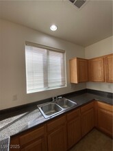 10154 Sunshine Village Pl in Las Vegas, NV - Building Photo - Building Photo