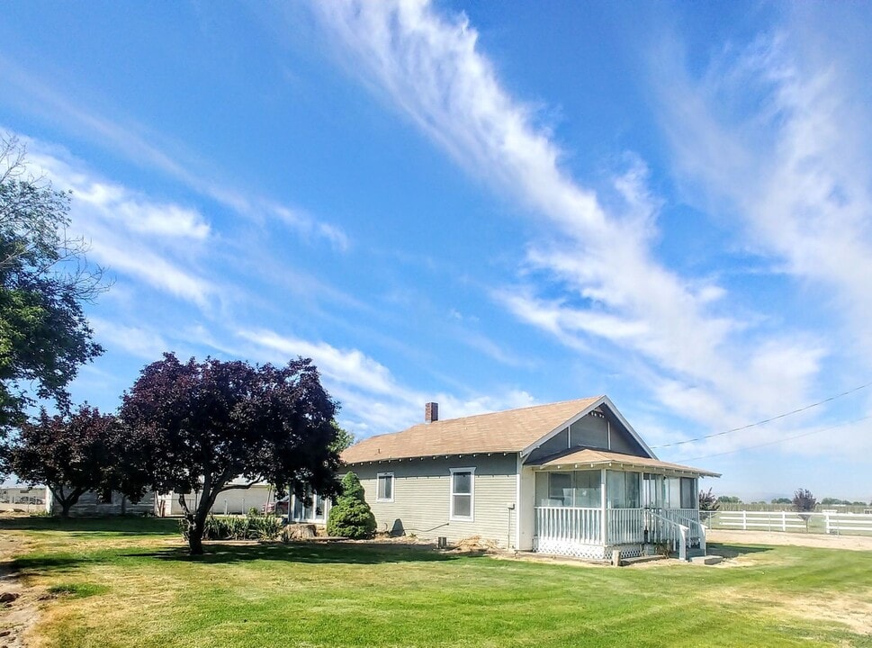 26107 Stewart Ln in Wilder, ID - Building Photo