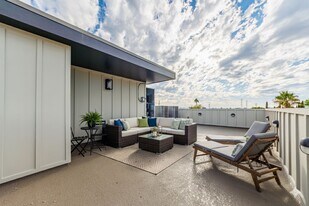 11841 Runnymede St in Los Angeles, CA - Building Photo