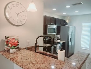 3837 Hialeah Rd in Venice, FL - Building Photo - Building Photo