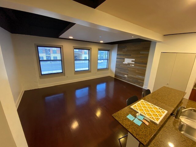 62 West Colonial Drive in Orlando, FL - Building Photo