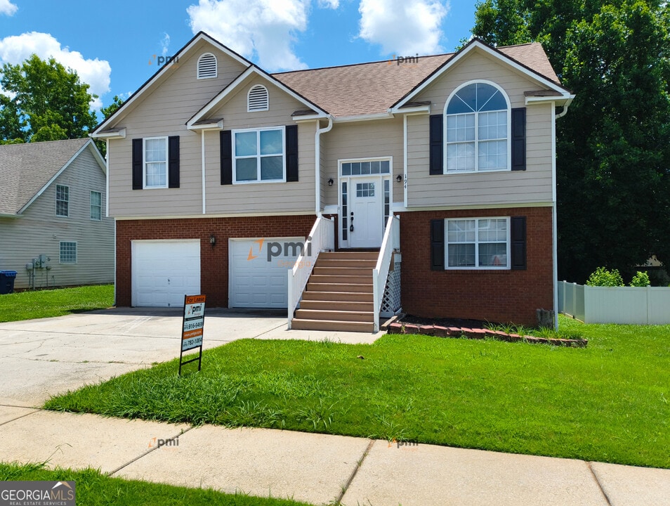 194 Saddleview Trail in Riverdale, GA - Building Photo