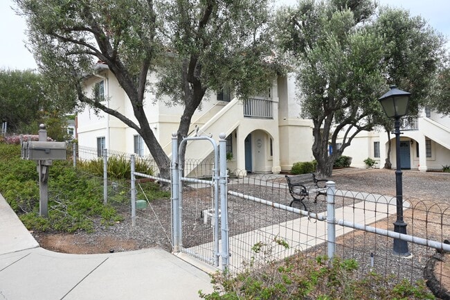 2135 K Ave in National City, CA - Foto de edificio - Building Photo