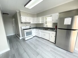87 Avenue C in Bayonne, NJ - Building Photo