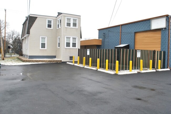 3711 Broadway in Grove City, OH - Building Photo - Building Photo
