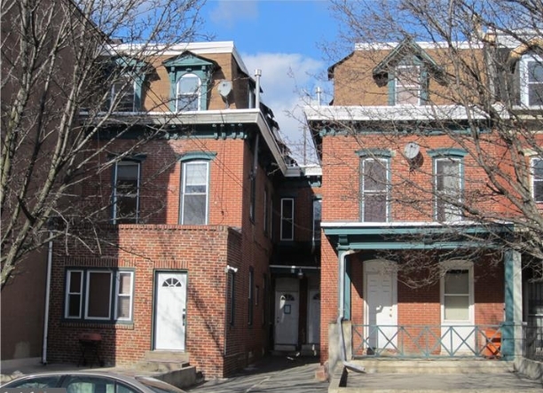 129-131 W Susquehanna Ave in Philadelphia, PA - Building Photo