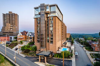 Grandview Pointe Apartments in Pittsburgh, PA - Building Photo - Building Photo