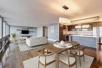 1110 N Lake Shore Dr in Chicago, IL - Building Photo - Building Photo