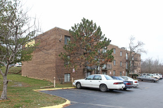 Oak Harbor Apartments in Cincinnati, OH - Building Photo - Building Photo