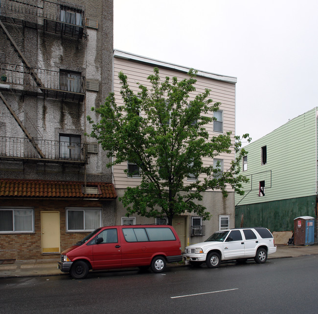 542 Market St in Newark, NJ - Foto de edificio - Building Photo