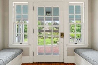 203 Riverside Ave in Greenwich, CT - Building Photo - Building Photo