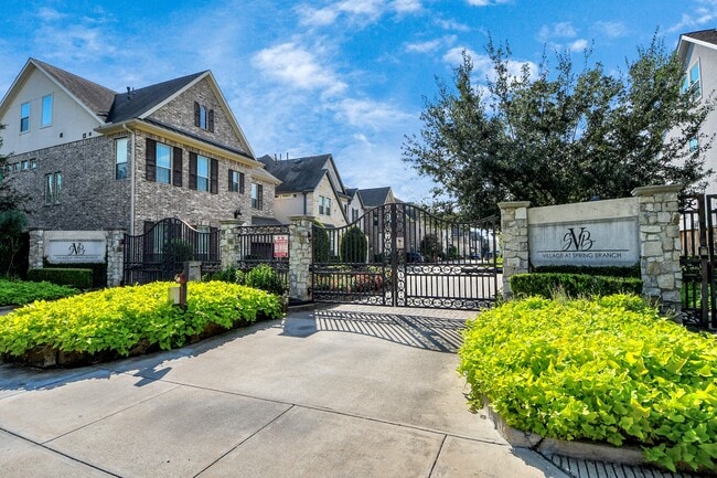 8306 Hillendahl Blvd in Houston, TX - Foto de edificio - Building Photo