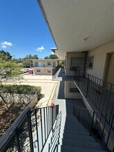 100 NE 78th St in Miami, FL - Foto de edificio - Building Photo