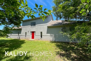 900 N Harrah Rd in Harrah, OK - Building Photo