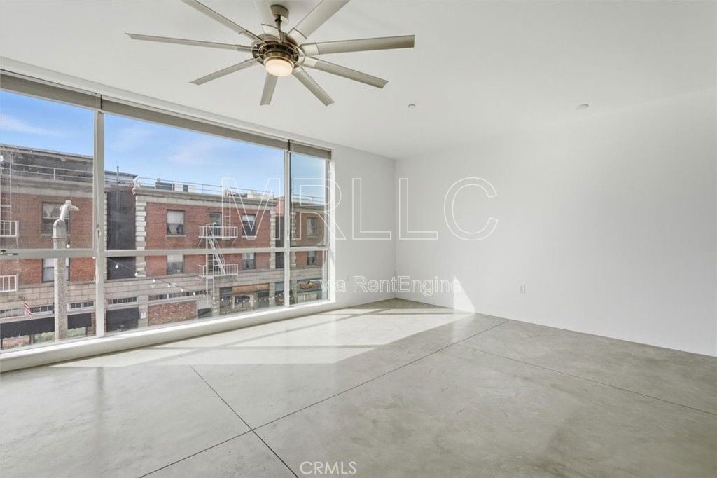 285 W 6th St in Los Angeles, CA - Building Photo