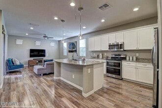 15837 S 11th Way in Phoenix, AZ - Building Photo - Building Photo