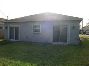 317 Jennings Ave in Greenacres, FL - Building Photo - Building Photo