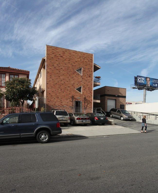 1653 Kenmore Ave in Los Angeles, CA - Foto de edificio - Building Photo