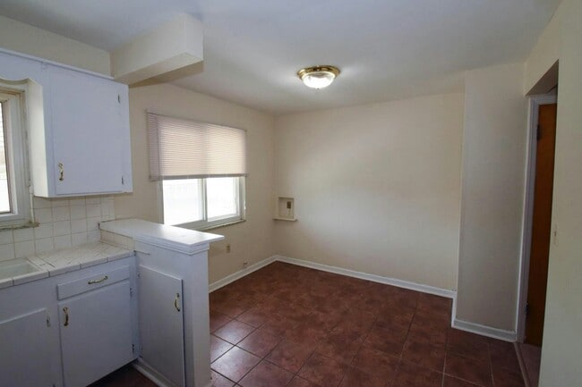 24750 Lakeshore Blvd in Euclid, OH - Building Photo - Building Photo