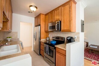 1000 S Westgate Ave-Unit -209 in Los Angeles, CA - Building Photo - Building Photo