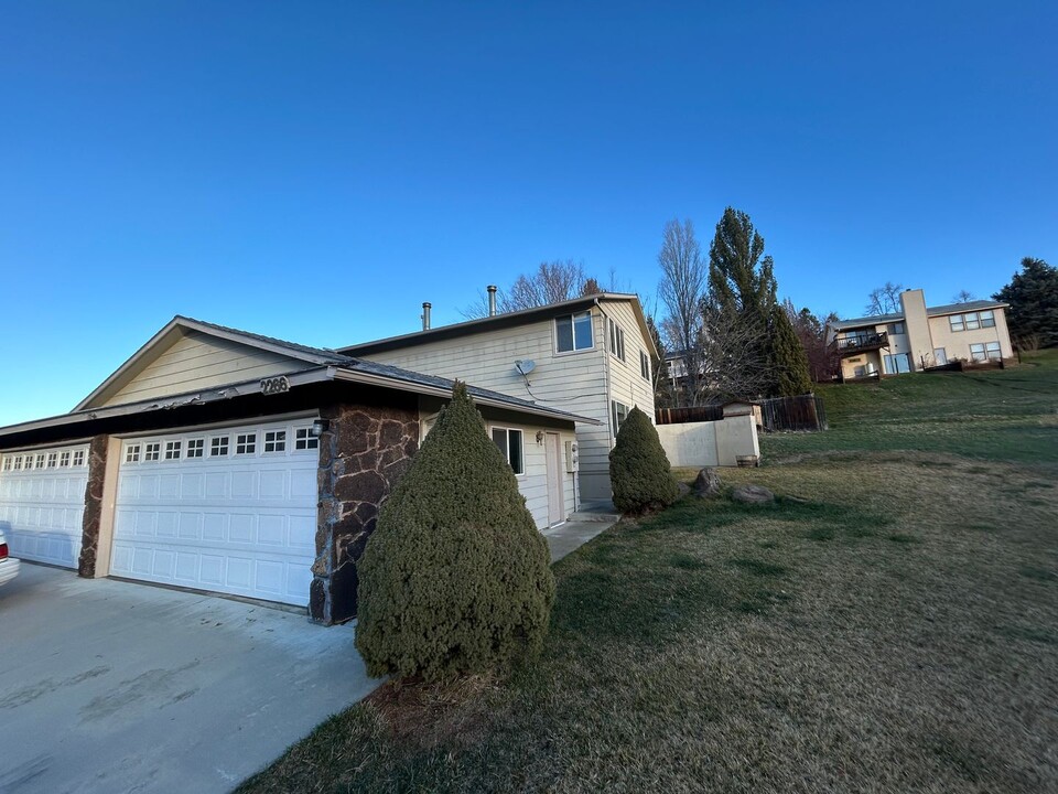 2266 E Roanoke Dr in Boise, ID - Building Photo