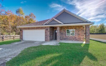 898 Rd 3556 in Cleveland, TX - Building Photo - Building Photo