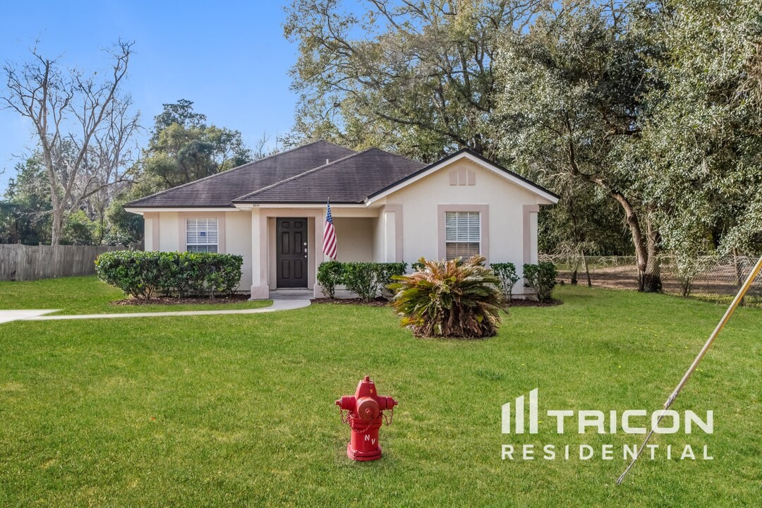 8044 Cecil St in Jacksonville, FL - Building Photo