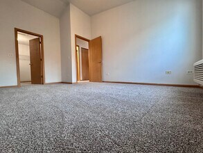 2427 Silverstone Dr in Carpentersville, IL - Building Photo - Building Photo