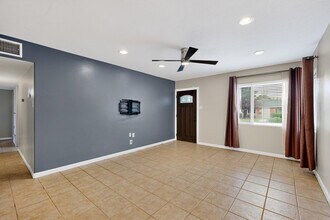 2020 Hendola Dr NE in Albuquerque, NM - Building Photo - Building Photo