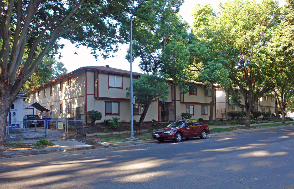 U Street Apartments in Sacramento, CA - Building Photo