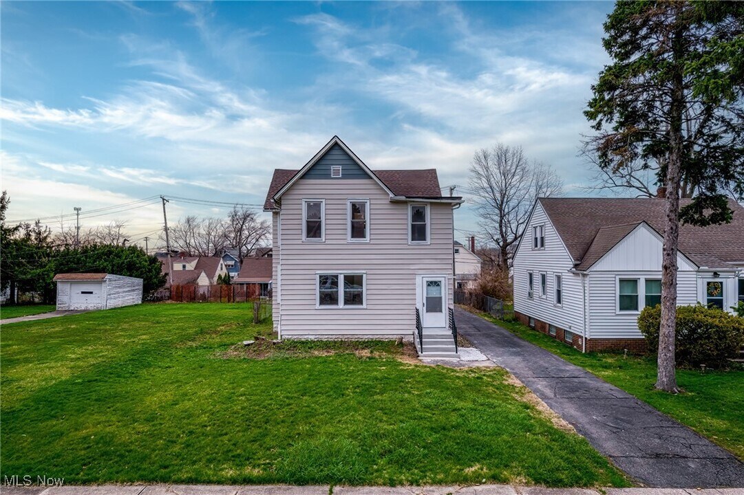 10501 Park Heights Ave in Garfield Heights, OH - Building Photo