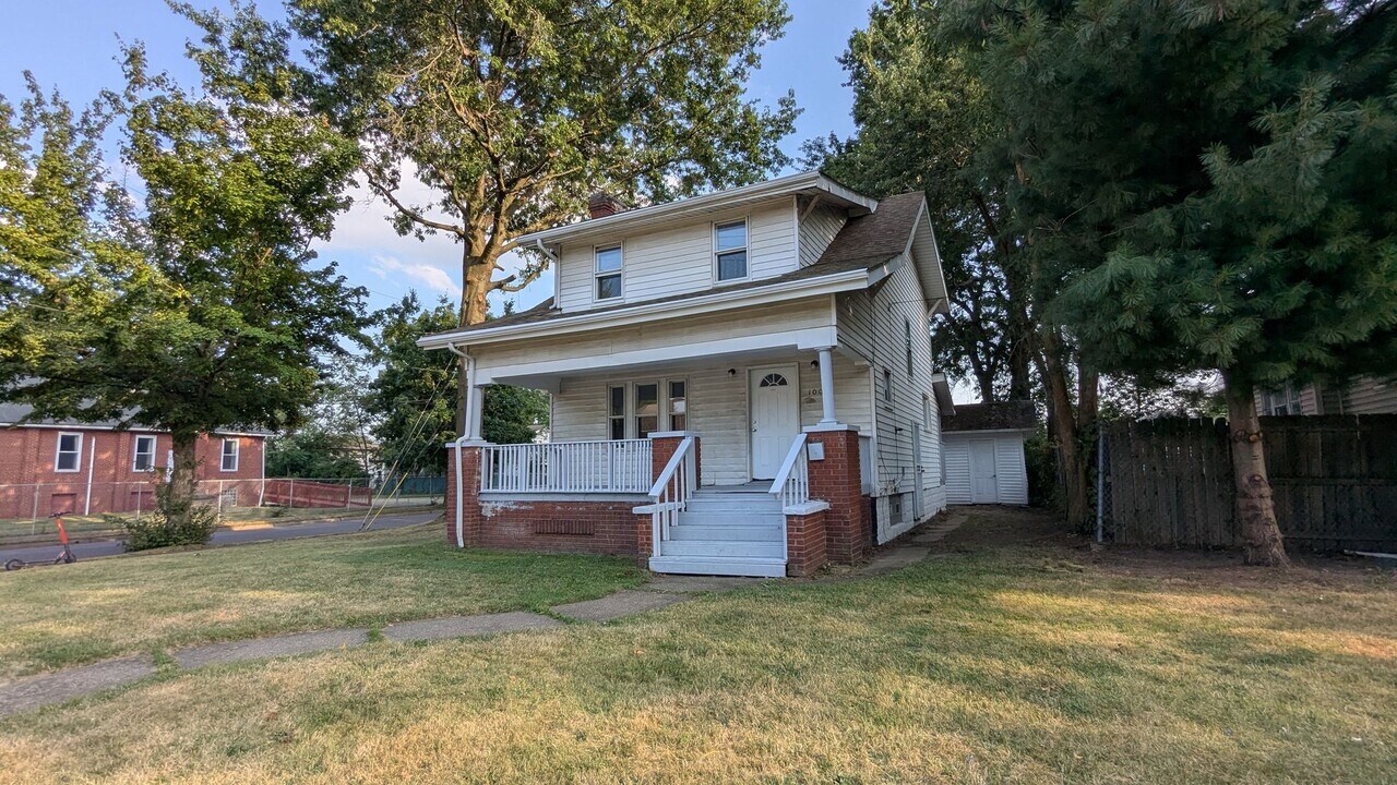 1000 Lovers Ln in Akron, OH - Building Photo