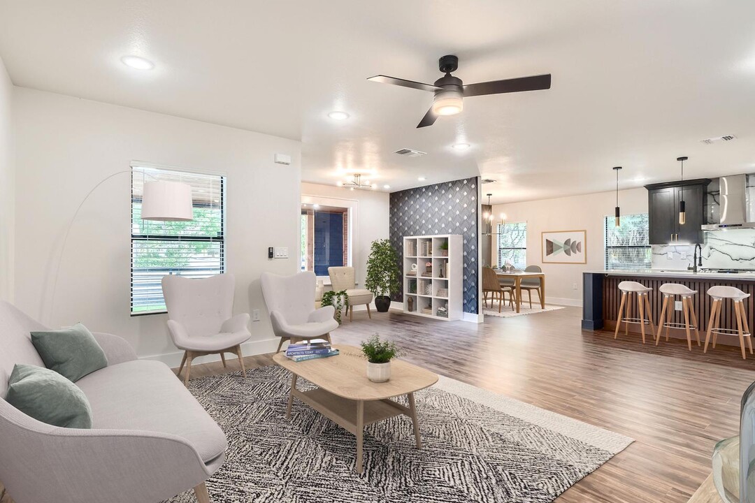 258 E Woodlawn Ave in San Antonio, TX - Building Photo