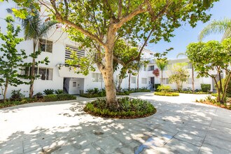 140 San Vicente Blvd, Unit A in Santa Monica, CA - Building Photo - Building Photo