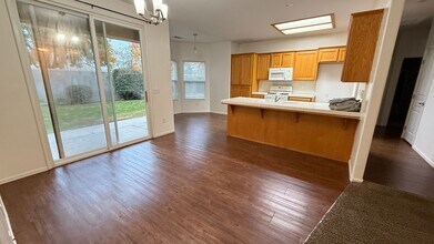 1765 Malvasia Ave in Tulare, CA - Building Photo - Building Photo