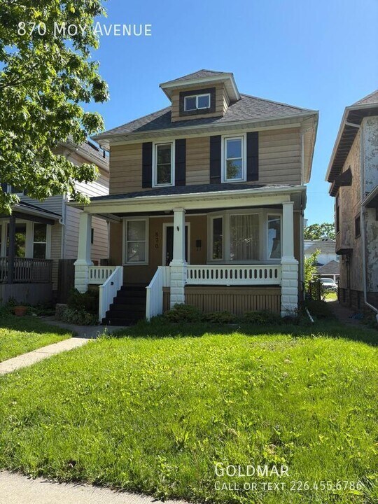 870 Moy Ave in Windsor, ON - Building Photo