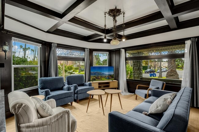 4439 Victoria Park Dr in Los Angeles, CA - Foto de edificio - Building Photo